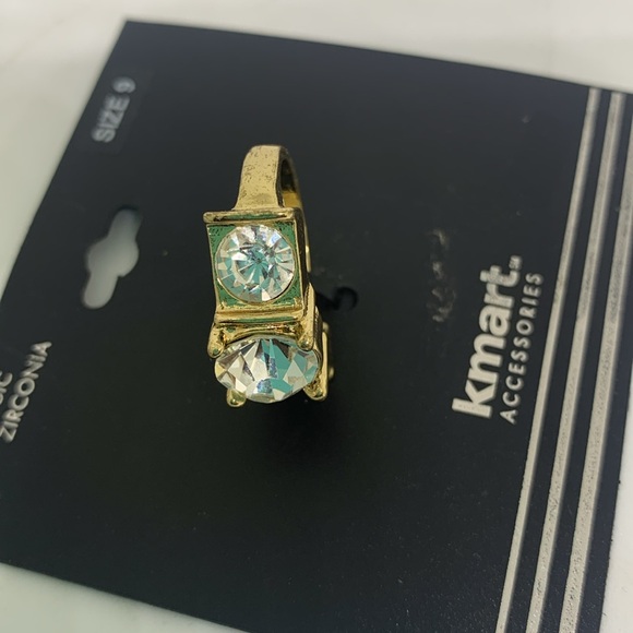 Size 9 Three diamond cubic zirconia ring - Picture 4 of 5